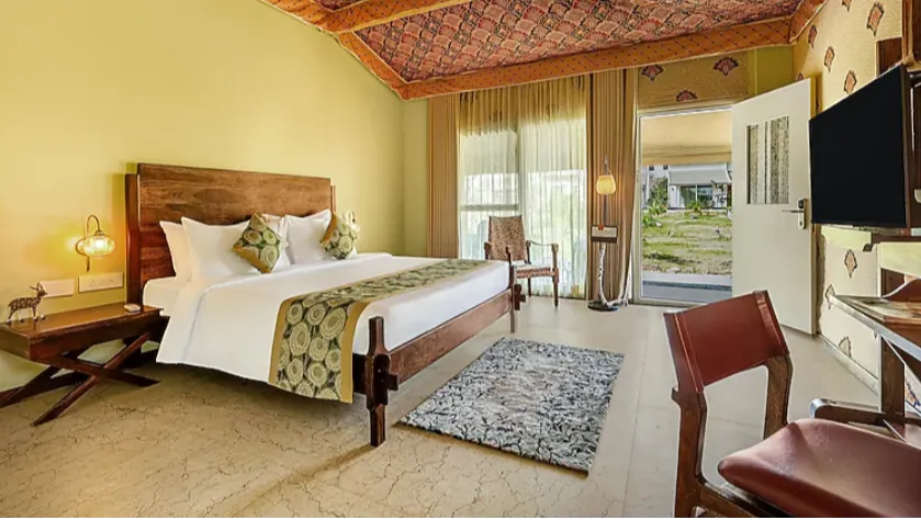 Safari Tent with sit out